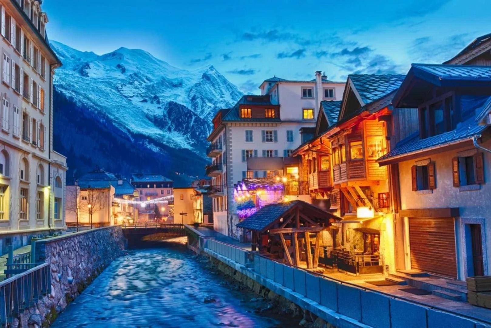 Appartamento Chamois Blanc Terrasse - A Chamonix Haven Near Aiguille Du Midi Esterno foto